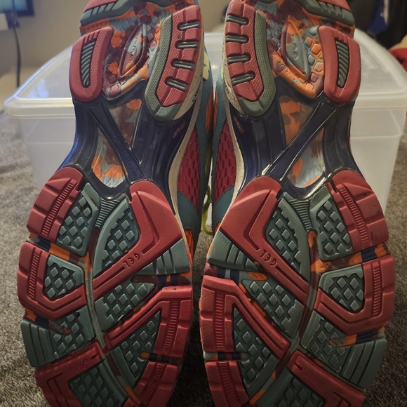 Pair of size 12 Sneakers - Picture 3 of 5